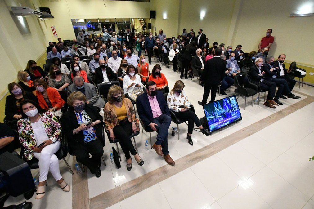 El mandatario provincial tomó la palabra luego del discurso de su compañero de fórmula ante la presencia de funcionarios y militantes.