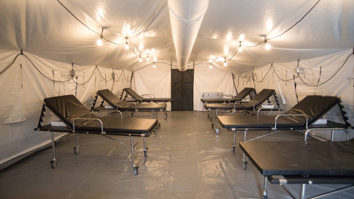Así es el interior de uno de los hospitales de campaña que donó Estados Unidos que será instalado frente al hospital José María Cullen.&nbsp;