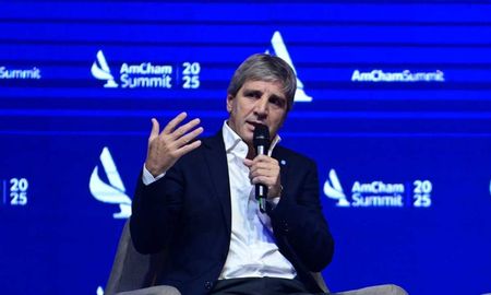 El ministro de Economía, Luis Caputo, había dejado trascender que la reforma tributaria incluía una baja en el impuesto a las Ganancias. El ministro de Economía, Luis Caputo, había dejado trascender que la reforma tributaria incluía una baja en el impuesto a las Ganancias.