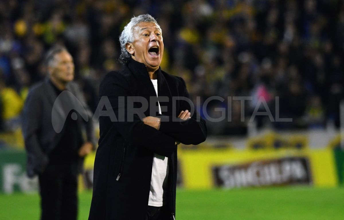 Pipo Gorosito lleva 22 partidos al mando de Colón en la Liga Profesional. Ganó 4, empató 12 y perdió 6. Pipo Gorosito lleva 22 partidos al mando de Colón en la Liga Profesional. Ganó 4, empató 12 y perdió 6.