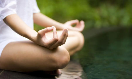 El yoga y la meditación son dos actividades que ayudan a superar la ansiedad en momentos de cuarentena El yoga y la meditación son dos actividades que ayudan a superar la ansiedad en momentos de cuarentena