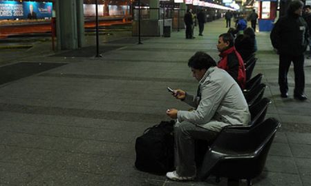 Casi 12 mil argentinos permanecen varados en diferentes puntos del país, tras la medida del aislamiento social, preventivo y obligatorio dictada por el Gobierno Nacional para prevenir la expansión de la pandemia del coronavirus, según datos de la Defensoría del Pueblo de la Nación. Casi 12 mil argentinos permanecen varados en diferentes puntos del país, tras la medida del aislamiento social, preventivo y obligatorio dictada por el Gobierno Nacional para prevenir la expansión de la pandemia del coronavirus, según datos de la Defensoría del Pueblo de la Nación.