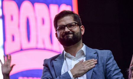 El presidente Alberto Fernández felicitó este domingo por vía telefónica al mandatario electo de Chile, Gabriel Boric, tras el triunfo del candidato de izquierda en el balotaje presidencial de ese país. El presidente Alberto Fernández felicitó este domingo por vía telefónica al mandatario electo de Chile, Gabriel Boric, tras el triunfo del candidato de izquierda en el balotaje presidencial de ese país.