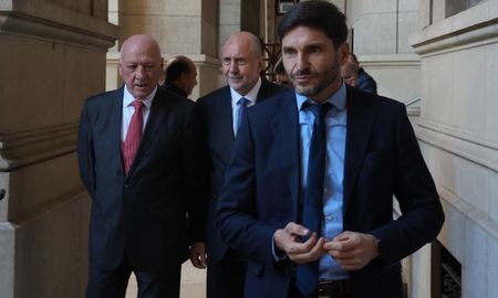 El gobernador de la provincia, Maximiliano Pullaro, participó este miércoles de la audiencia convocada por la Corte Suprema de Justicia de la Nación por el reclamo de la deuda previsional que la Ansés mantiene con Santa Fe. El gobernador de la provincia, Maximiliano Pullaro, participó este miércoles de la audiencia convocada por la Corte Suprema de Justicia de la Nación por el reclamo de la deuda previsional que la Ansés mantiene con Santa Fe.