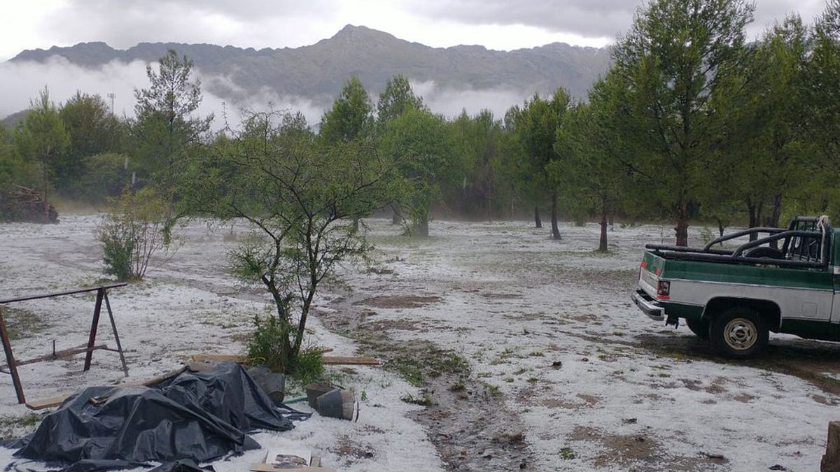 Lluvia y granizo en Córdoba: las imágenes de la tormenta