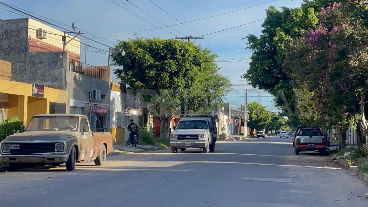 Barrio Los Hornos: abandonaron una camioneta robada