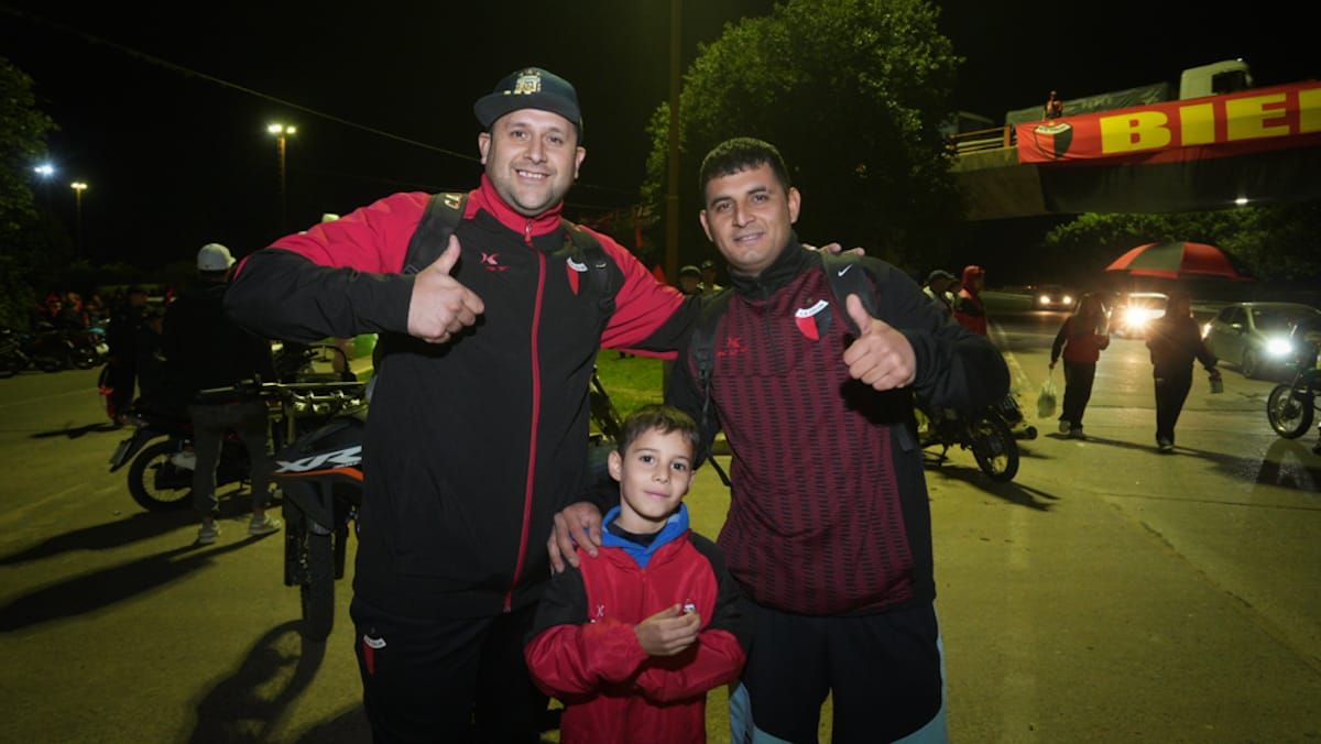 Los sabaleros comenzaron a arrimarse después de las 19:30. Los sabaleros comenzaron a arrimarse después de las 19:30.