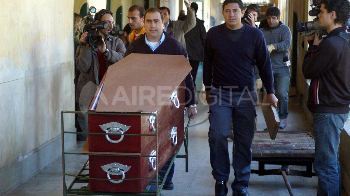 Un total de 14 muertos dejó la matanza de la Masacre de Coronda. Un total de 14 muertos dejó la matanza de la Masacre de Coronda.