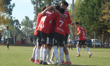 Independiente de Santo Tomé se lo dio vuelta a Sanjustino y se prendió en la pelea Independiente de Santo Tomé se lo dio vuelta a Sanjustino y se prendió en la pelea