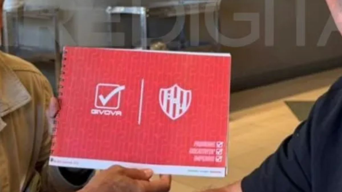 Los futbolistas de Unión que fueron elegidos para presentar la nueva camiseta del equipo: mira cuánto cuestan. Los futbolistas de Unión que fueron elegidos para presentar la nueva camiseta del equipo: mira cuánto cuestan.