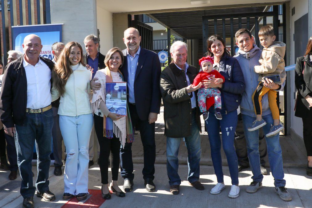 Omar Perotti, participó este miércoles de la inauguración del complejo de viviendas “Parque Norte Teresita Leiva”, de la Unión del Personal Civil de la Nación (UPCN).