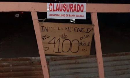 Más de 400 personas fueron desalojadas de un salón en momentos en que participaban de una fiesta electrónica en la ciudad bonaerense de Bahía Blanca Más de 400 personas fueron desalojadas de un salón en momentos en que participaban de una fiesta electrónica en la ciudad bonaerense de Bahía Blanca