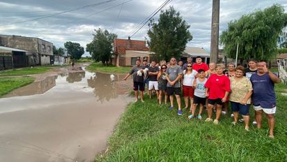 Barrio Santa Rita: vecinos reclaman por pastizales altos y calles anegadas tras las lluvias en Santa Fe