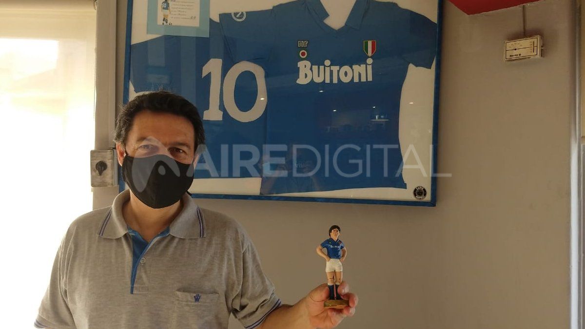 Gustavo, el dueño del bar contó que los napolitanos están muy conmovidos por la muerte de Diego Maradona