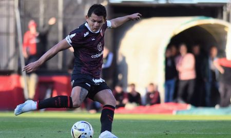 Preocupación en Colón por el Pulga Rodríguez: arrastra una molestia muscular y está en duda para jugar con San Telmo. Preocupación en Colón por el Pulga Rodríguez: arrastra una molestia muscular y está en duda para jugar con San Telmo.