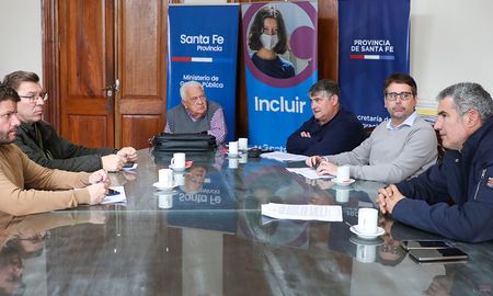 El subsecretario de Comunas de la provincia, Carlos Kaufmann (derecha) se reunió con legisladores de distintas localidades. El subsecretario de Comunas de la provincia, Carlos Kaufmann (derecha) se reunió con legisladores de distintas localidades.