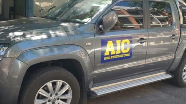 El hampón santafesino manejaba una Volskwagen Amarok gris, la cual fue secuestrada por policías de la Agencia de Investigación Criminal en 2022. 