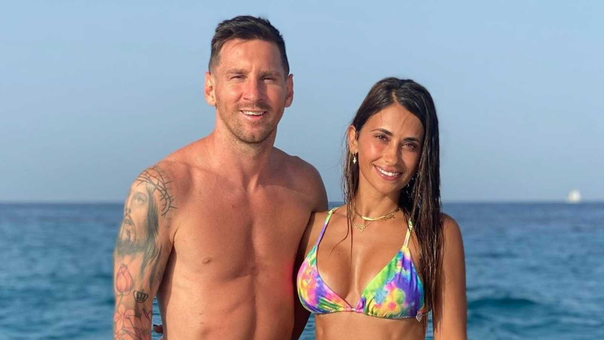 Las fotos de Messi y Antonela en la playa que enloquecieron a todos: amor y sensualidad