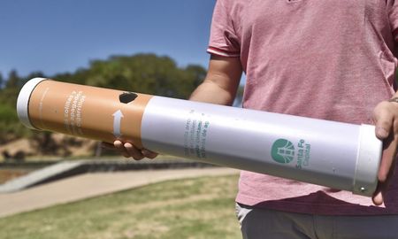 Instala recipientes para colillas de cigarrillos en espacios públicos de la ciudad de Santa Fe. Instala recipientes para colillas de cigarrillos en espacios públicos de la ciudad de Santa Fe.