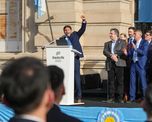 El mandatario sostuvo además que “la Revolución de Mayo nos dejó una enseñanza profunda: las transformaciones verdaderas requieren valentía. El mandatario sostuvo además que “la Revolución de Mayo nos dejó una enseñanza profunda: las transformaciones verdaderas requieren valentía.