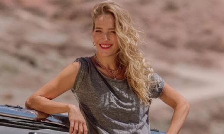 Pipa está basada en la novela Cornelia de Florencia Etcheves, que es la tercera entrega de la saga Los crímenes del Sur. Pipa está basada en la novela Cornelia de Florencia Etcheves, que es la tercera entrega de la saga Los crímenes del Sur.