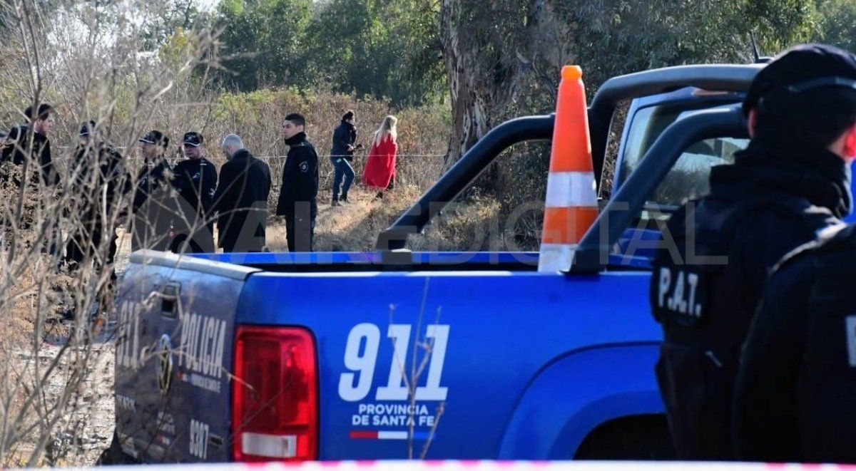 Los cuerpos estaban a un costado de un camino.