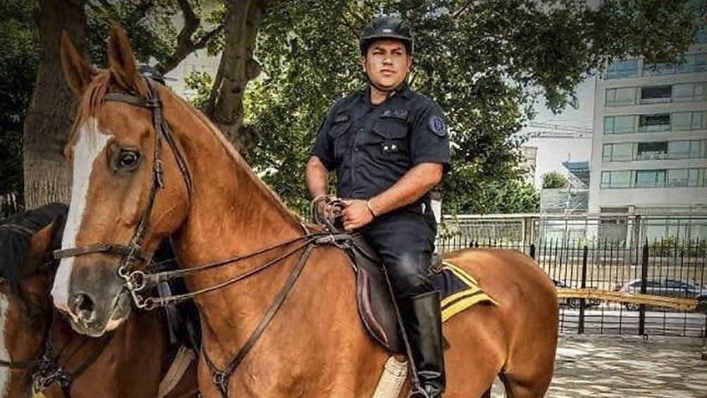 Carolina, la esposa del fallecido inspector Roldán, con quien tenía un hijo de cuatro años, aseguró a la prensa que su marido se sentía