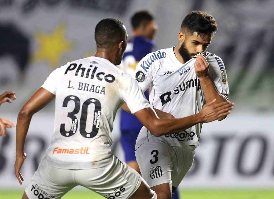 Santos le ganó a Boca y lo complicó de cara a la clasificación para la próxima instancia de la Copa Libertadores.