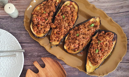 La receta saludable y sabrosa para hacer berenjenas rellenas con carne. La receta saludable y sabrosa para hacer berenjenas rellenas con carne.