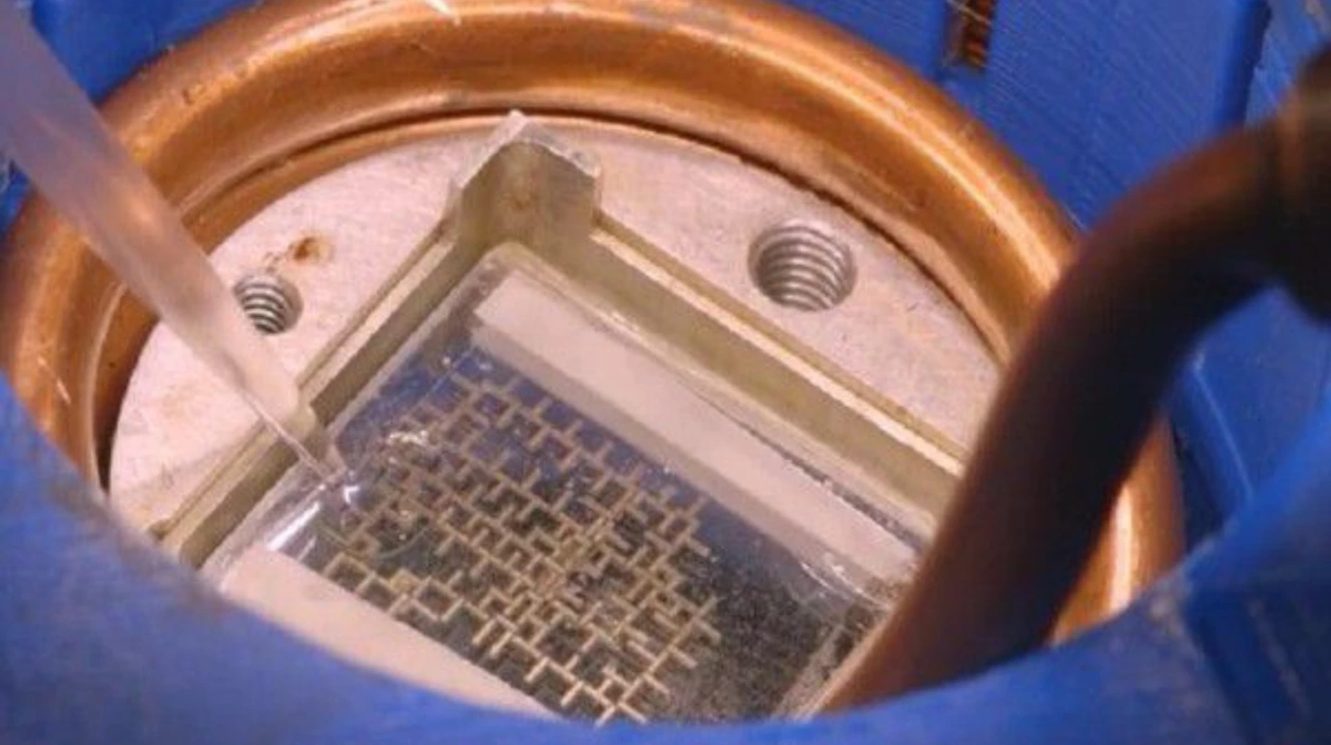 C&oacute;mo es la computadora que funciona con gotas de agua.