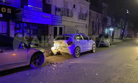 Tres autos estuvieron involucrados en el choque en cadena en el macrocentro de Santa Fe. Tres autos estuvieron involucrados en el choque en cadena en el macrocentro de Santa Fe.