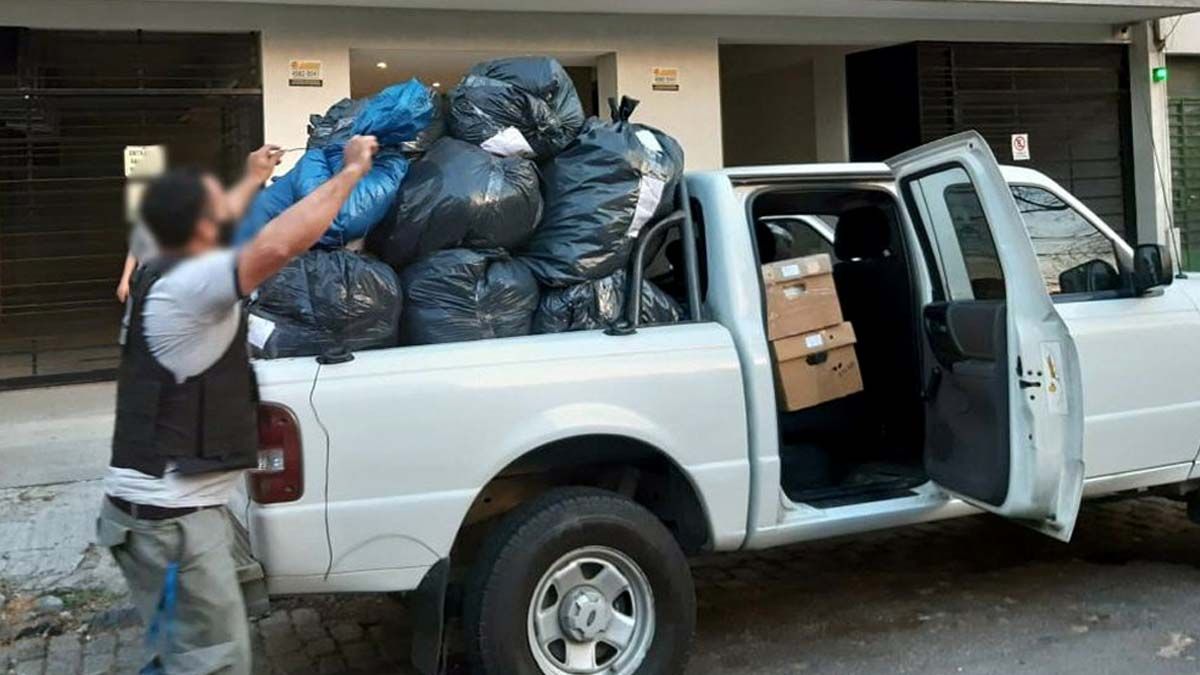 Banda que vend&iacute;a ropa de marcas falsificadas.jpg