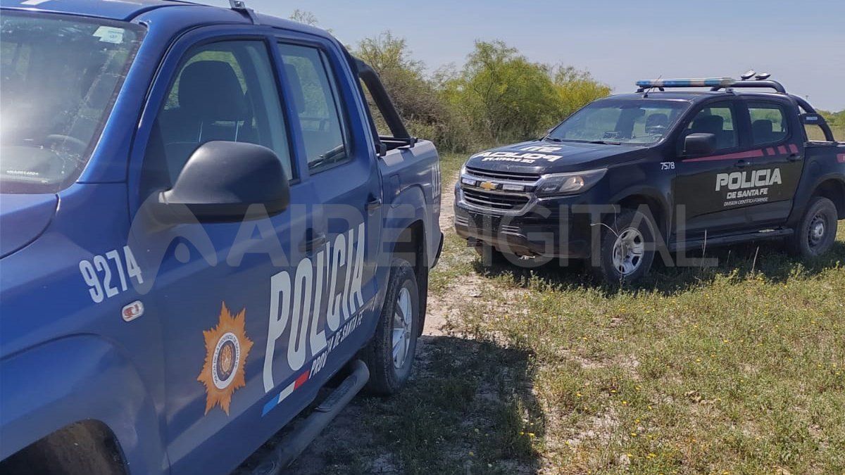 Alertado por el 911, personal policial de la Subcomisaría 12 llegó hasta el lugar y halló el cuerpo sin vida del joven.