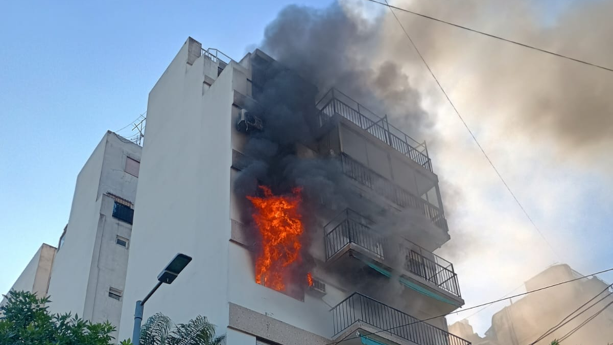 Dos personas debieron ser trasladadas por el SAME por inhalación de humo al Hospital Piñero.