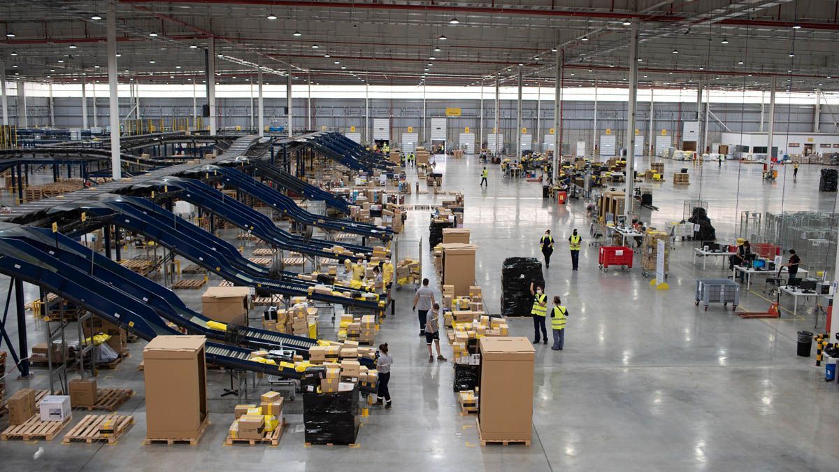 Centro de distribuci&oacute;n de Mercado Libre que camioneros bloquearon por la madrugada.&nbsp;