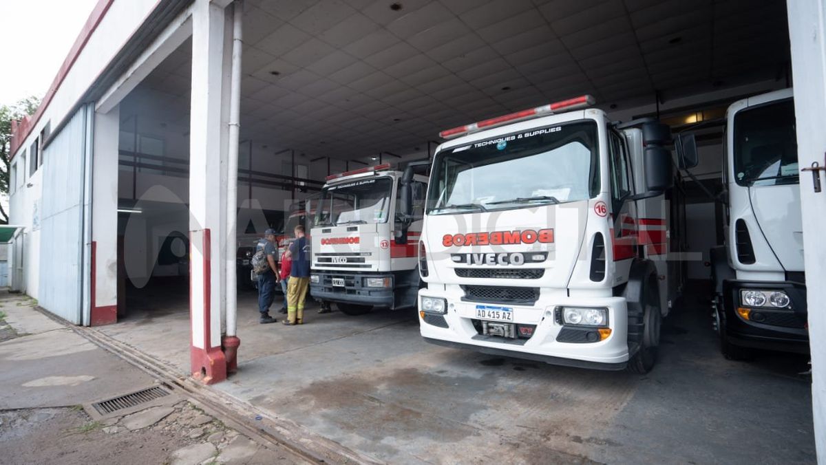 Los bomberos de Reconquista asisten a los damnificados por las lluvias. Los bomberos de Reconquista asisten a los damnificados por las lluvias.
