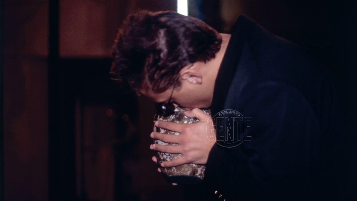 Piko también fotografió el velorio y sacó la famosa fotografía de Luis Miguel con la urna.