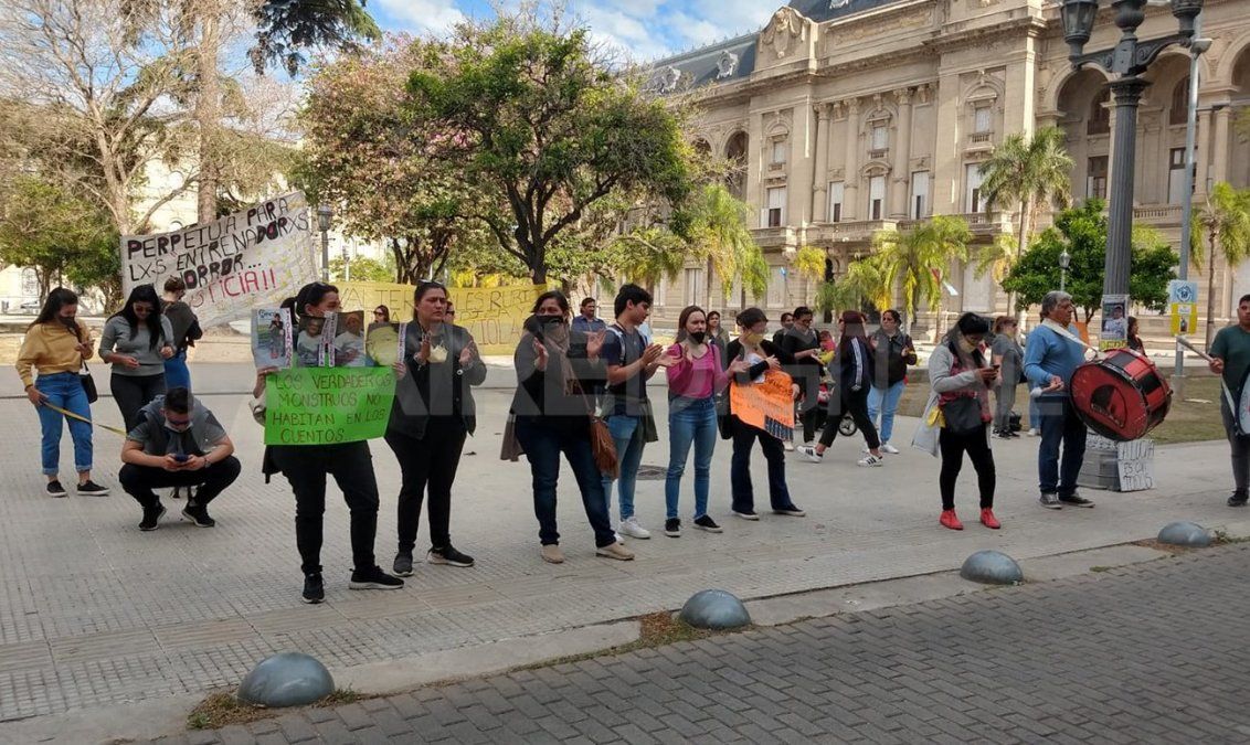Vecinos de la Costa estuvieron frente a tribunales y pidieron justicia.
