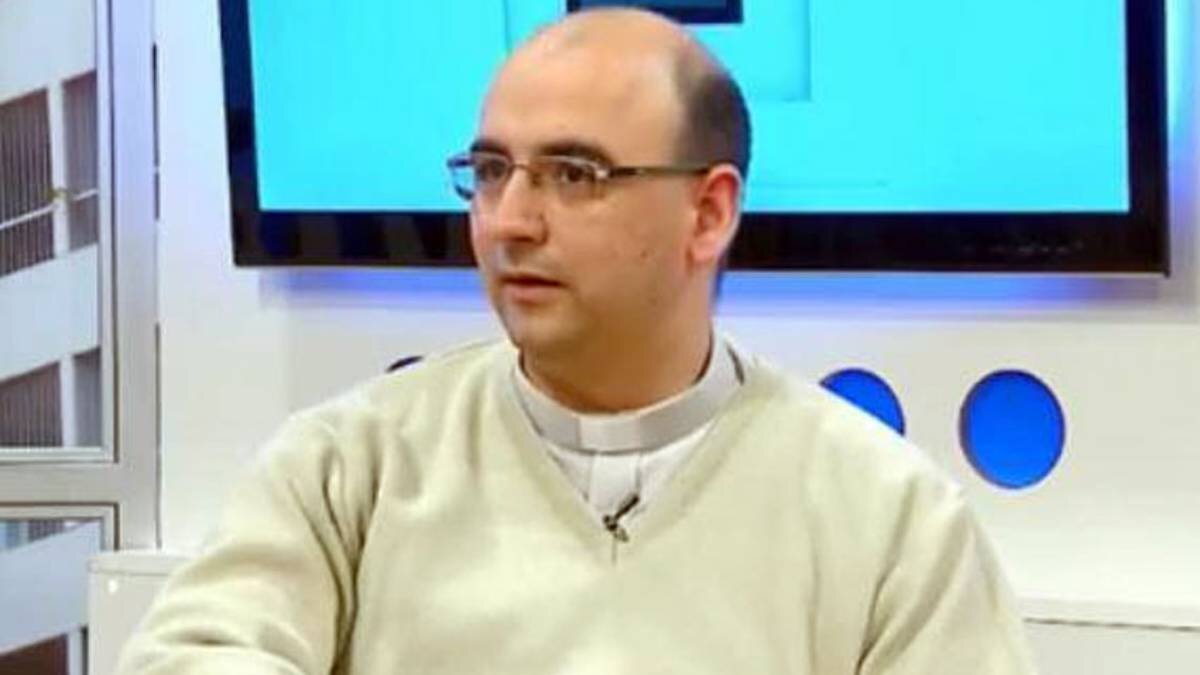 El padre Fabián Belay, trabaja desde hace años en los barrios más conflictivos de la ciudad de Rosario.