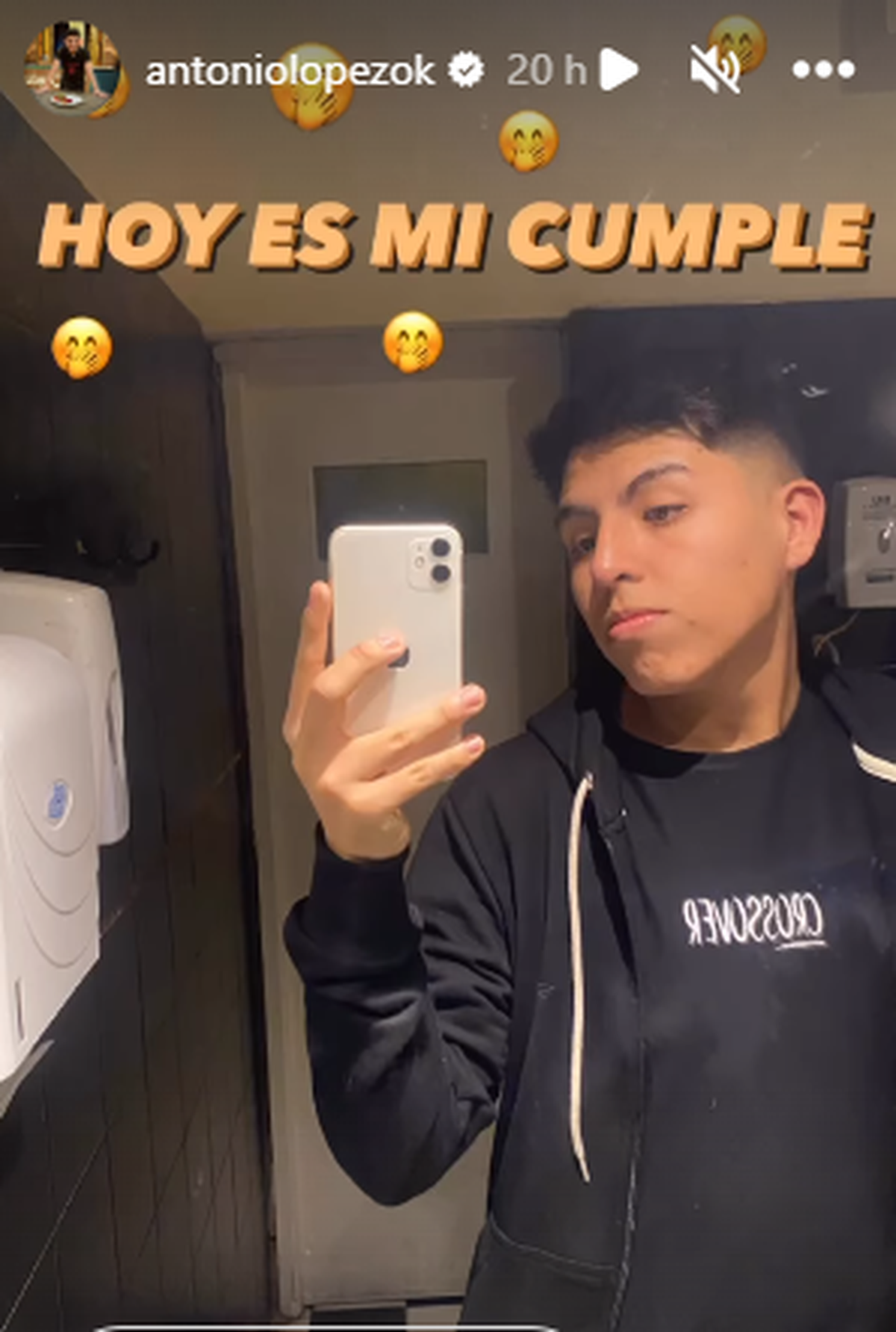 Antonio de MasterChef cumplió 20 años y lo festejó con sus seres queridos. Antonio de MasterChef cumplió 20 años y lo festejó con sus seres queridos.