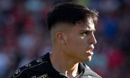Facundo Farías acordó continuar tres años más en el Club Atlético Colón y cumplir su sueño de jugar la Copa Libertadores con el Sabalero. Facundo Farías acordó continuar tres años más en el Club Atlético Colón y cumplir su sueño de jugar la Copa Libertadores con el Sabalero.