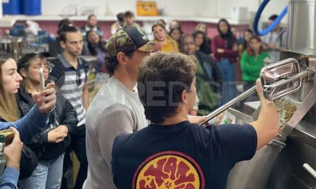 La FIQ abrió sus puertas para mostrar el proceso de producción de cerveza en su planta piloto. La FIQ abrió sus puertas para mostrar el proceso de producción de cerveza en su planta piloto.