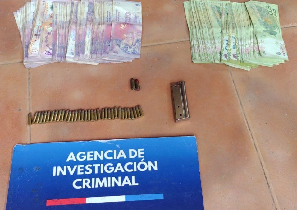 También se secuestraron 70.000 pesos en efectivo y municiones de armas de fuego.