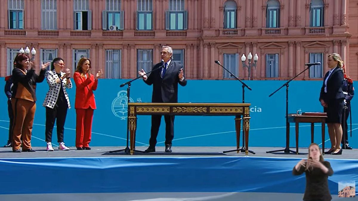 La ceremonia de toma de posesión de los cargos se realizó en el Parque Colón