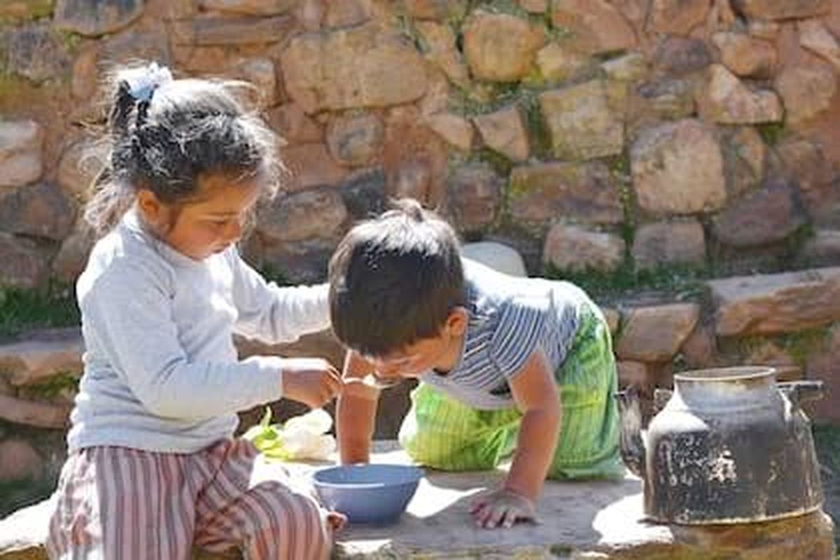 Para conocer las zonas del país donde la “doble carga de la malnutrición” (esto es: el exceso de peso combinado con déficit de nutrientes), se vuelve más acuciante, un equipo de investigadores de la Facultad de Ciencias Exactas y Naturales de la UBA diseñó un mapa de la Argentina que detalla cómo está distribuida en las más de 500 jurisdicciones del país. Para conocer las zonas del país donde la “doble carga de la malnutrición” (esto es: el exceso de peso combinado con déficit de nutrientes), se vuelve más acuciante, un equipo de investigadores de la Facultad de Ciencias Exactas y Naturales de la UBA diseñó un mapa de la Argentina que detalla cómo está distribuida en las más de 500 jurisdicciones del país.