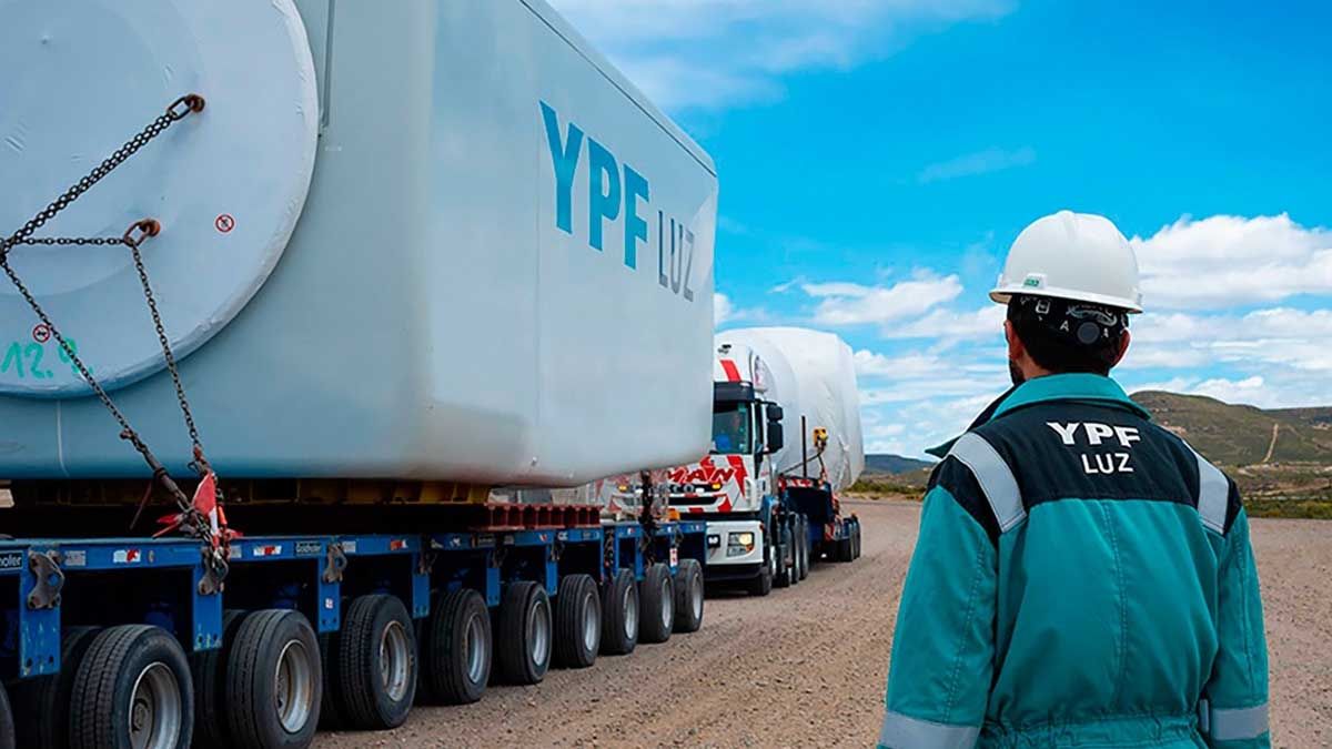 La petrolera YPF anunció este jueves al mercado su propuesta para extender cuatro años el plazo del vencimiento de sus Obligaciones Negociables Clase XLVII por un monto de 1.000 millones de dólares.