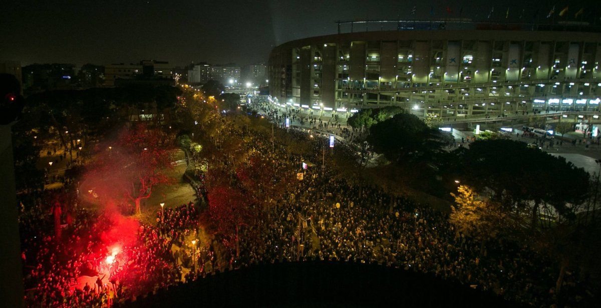Al menos 12 heridos en disturbios durante manifestación separatista afuera del Camp Nou
