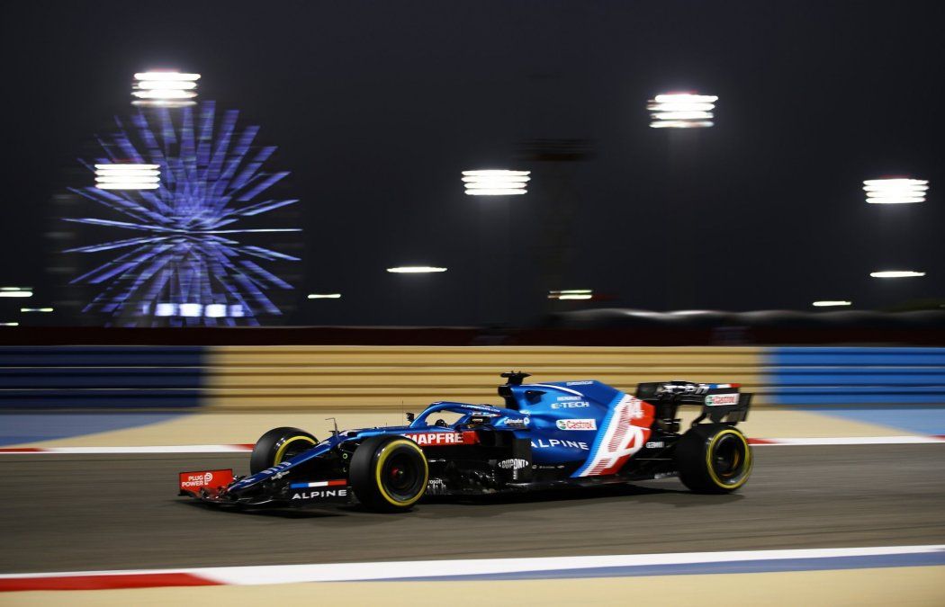 Fernando Alonso no pudo terminar el GP de Bahréin de la Fórmula 1 porque un envoltorio recalentó su auto.