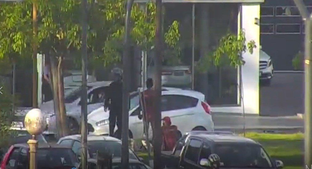 El video que muestra la detención de trapitos y limpiavidrios tras una feroz pelea en la Terminal