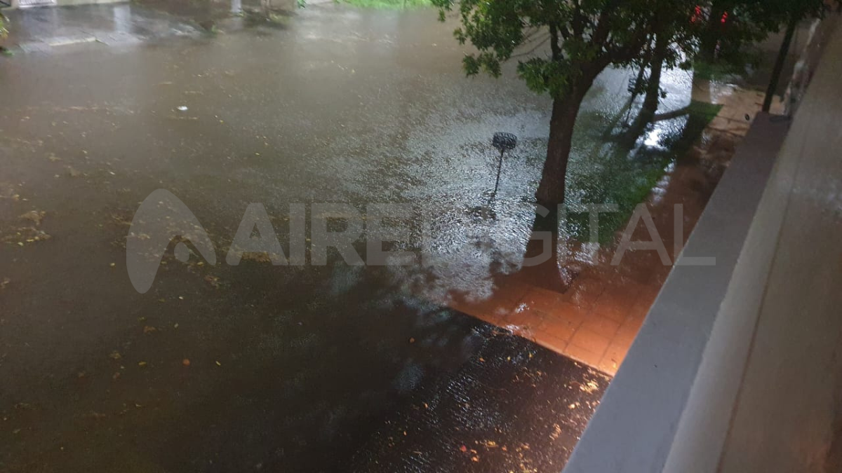 Numerosos barrios de Santa Fe amanecieron inundado por culpa de las lluvias intensas. Numerosos barrios de Santa Fe amanecieron inundado por culpa de las lluvias intensas.